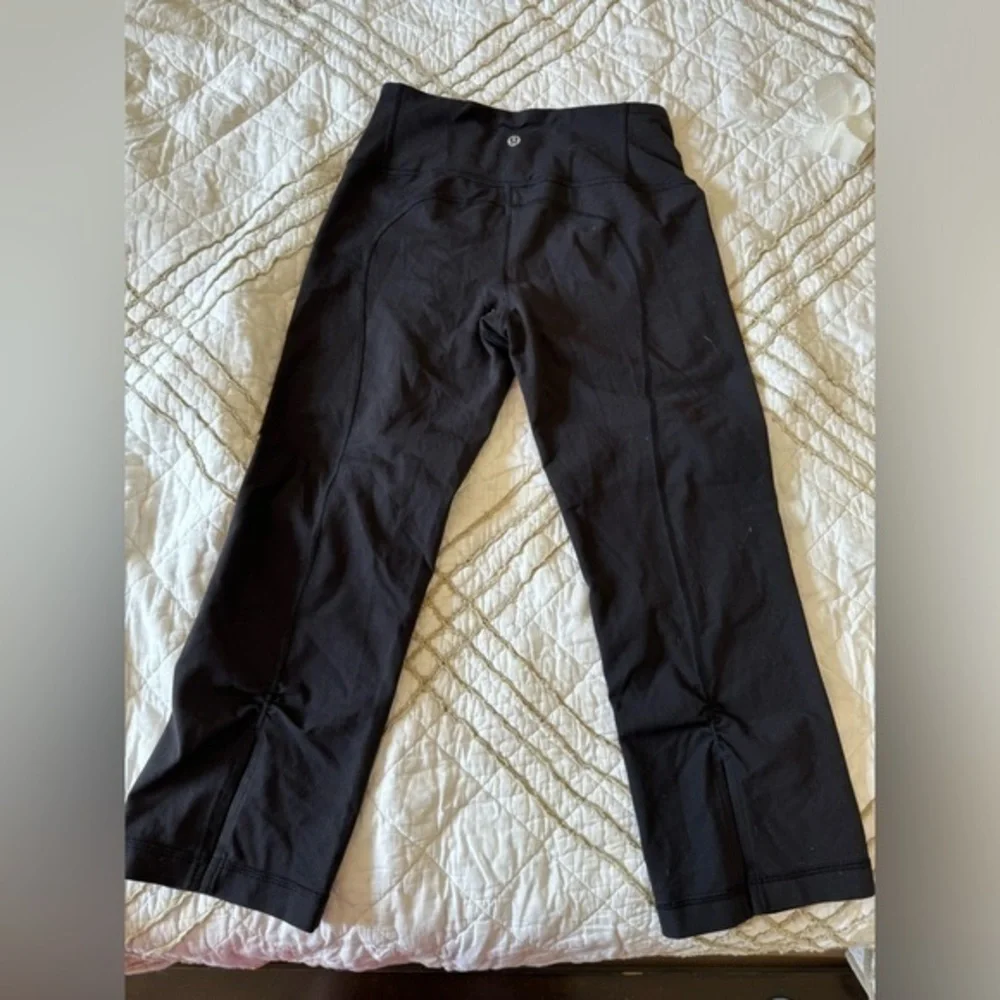 Lululemon Cropped Slit Roushed‎ Legging Size 4